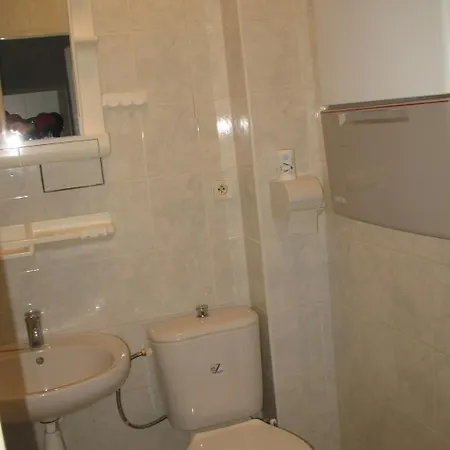 House And Apts. In 2224 Daire *