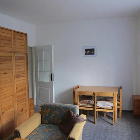 House And Apts. In 2224 Daire *