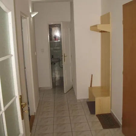 Daire House And Apts. In 2224