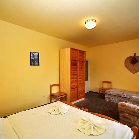 House And Apts. In 2224 Daire *